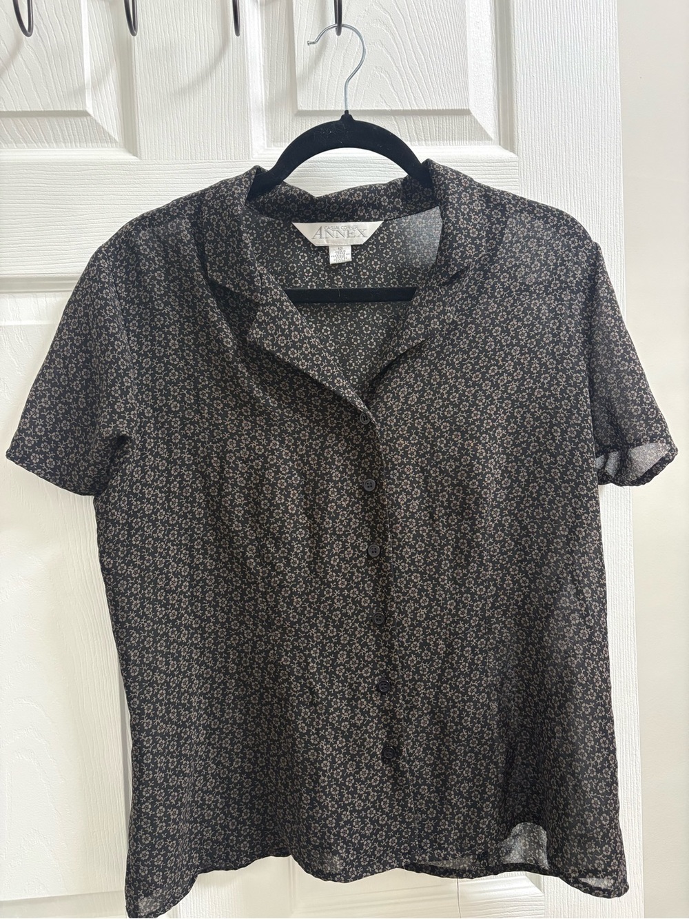 Casual Corner Black Floral Short-Sleeve Button-Down Shirt